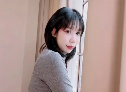 Em gái dâm đãng đi tìm nhà và nện nhau với chủ